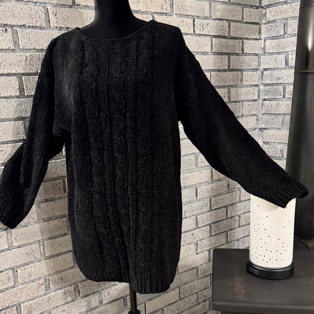AZZURA Classic Black Cable Knit Sweater
